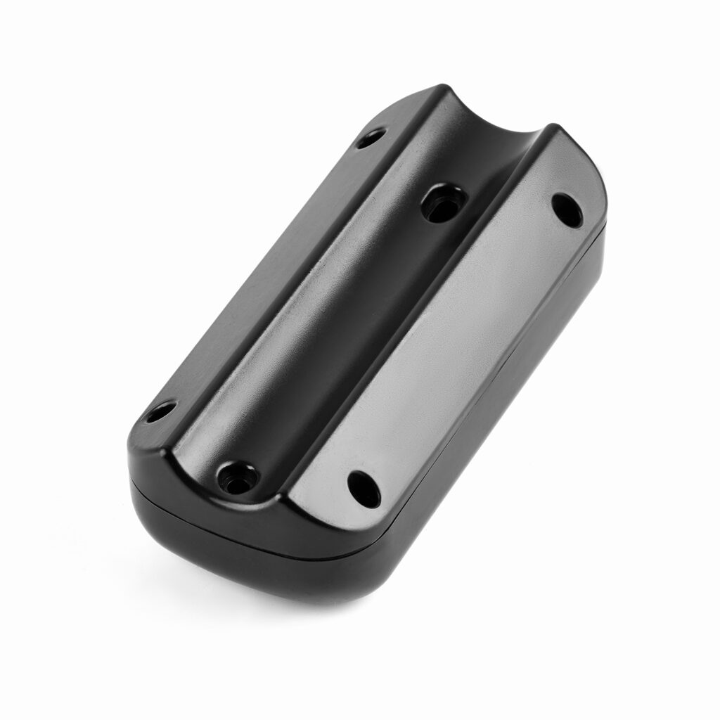 אביזר שחור ואופקי המיועד לתחזוקה או תיקון של אופניים חשמליים או קורקינטים חשמליים.