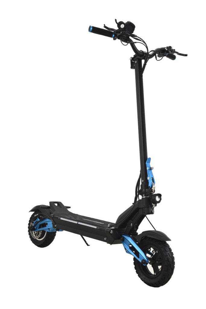 קורקינט חשמלי מתקפל עם גלגלים עבים ועיצוב מודרני, מתאים לשימוש עירוני ונוח לתחזוקה.