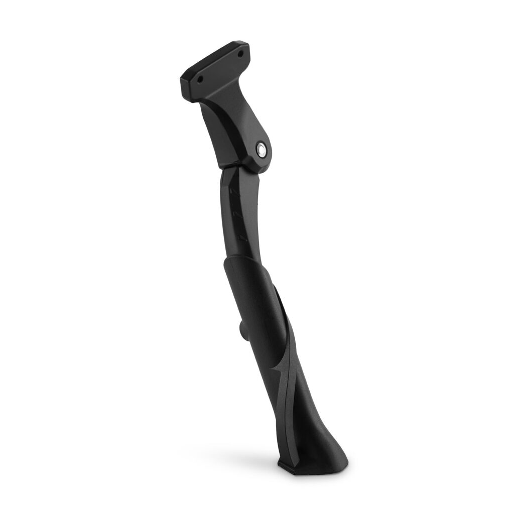 מעמד לאופניים חשמליים, אביזר חיוני לשמירה על יציבות האופניים בעת חנייה.