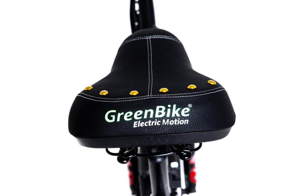 מושב אופניים חשמליים עם לוגו GreenBike, מתאים לתחזוקה וניקוי של אופניים חשמליים.