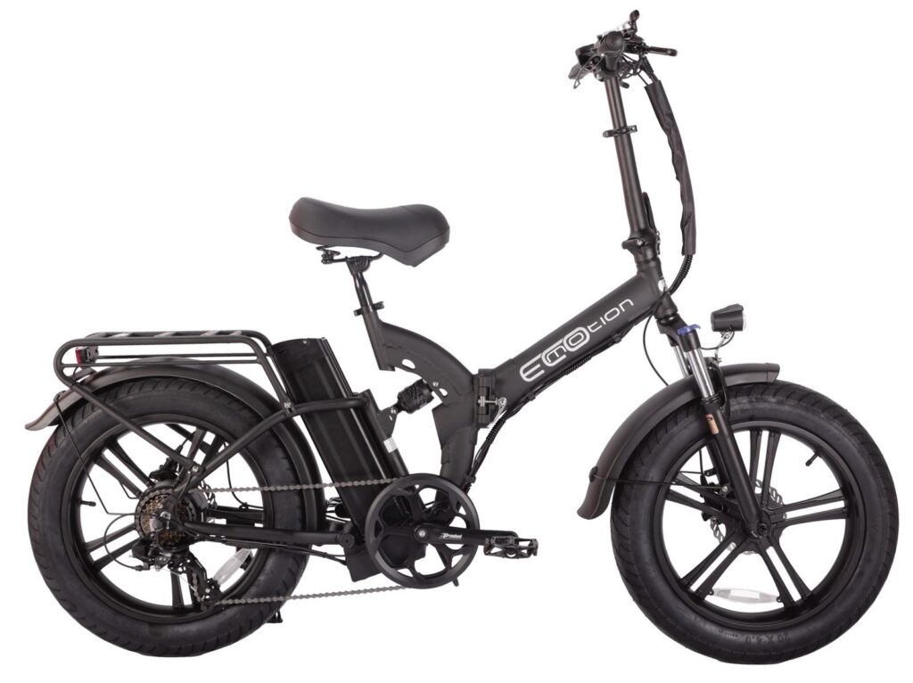 אופניים חשמליים מתקפלים בצבע שחור, עם צמיגים רחבים וסוללה מותקנת.