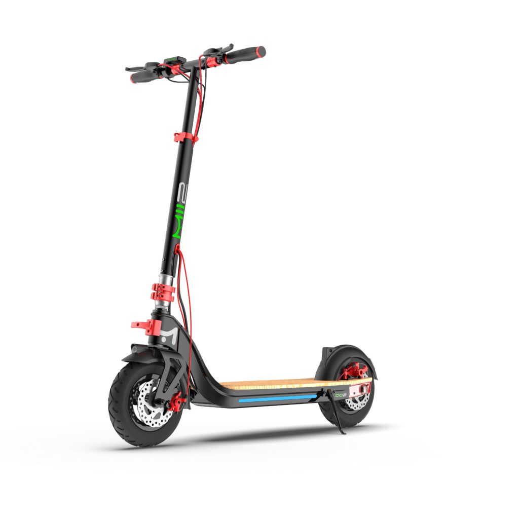 קורקינט חשמלי מודרני עם עיצוב ממוקד ביציבות ונוחות, מתאים לנסיעות עירוניות.