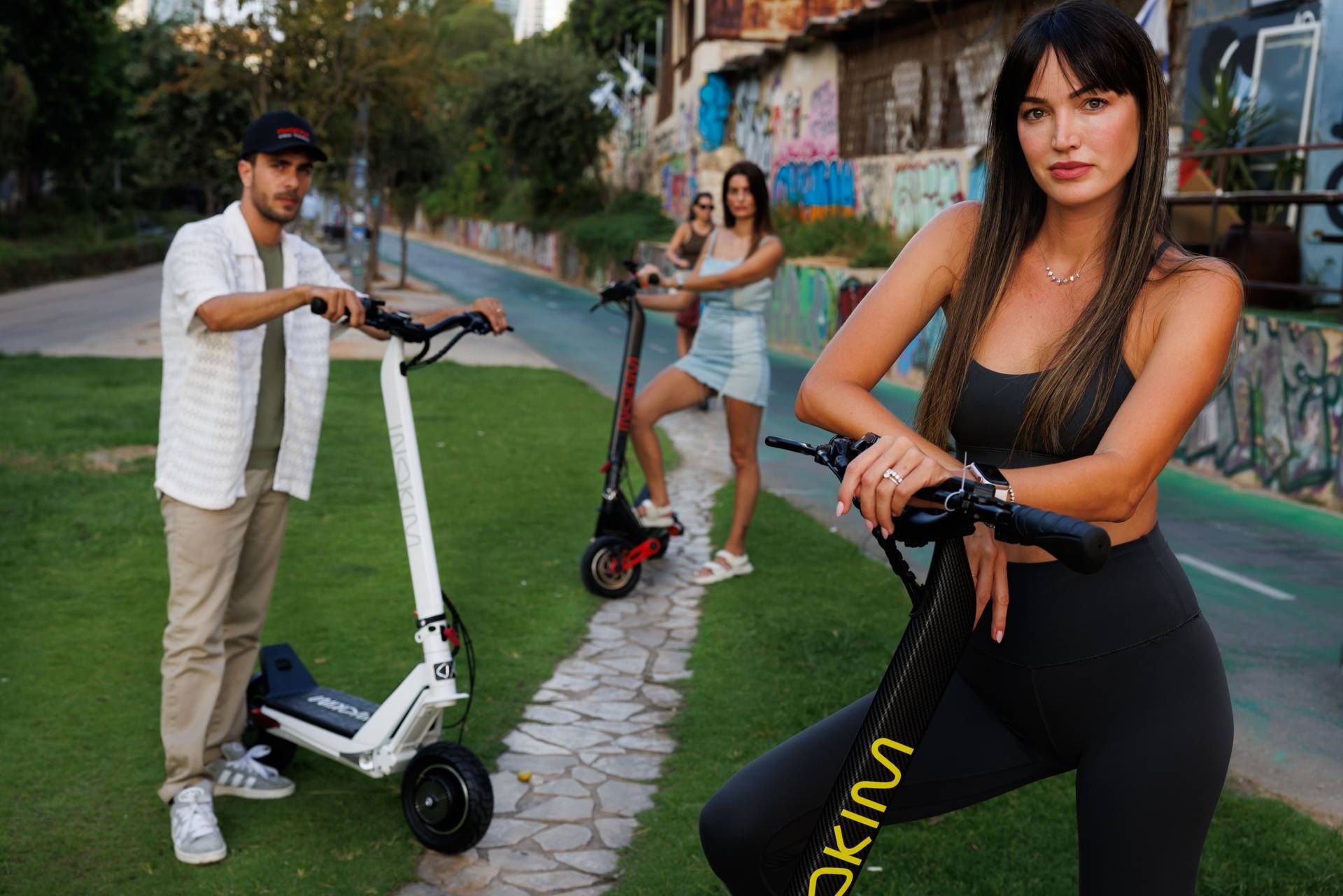 קורקינט חשמלי דגם OX 60V 21AH Super Carbon מבית Inokim - צבע שחור – תמונה 2